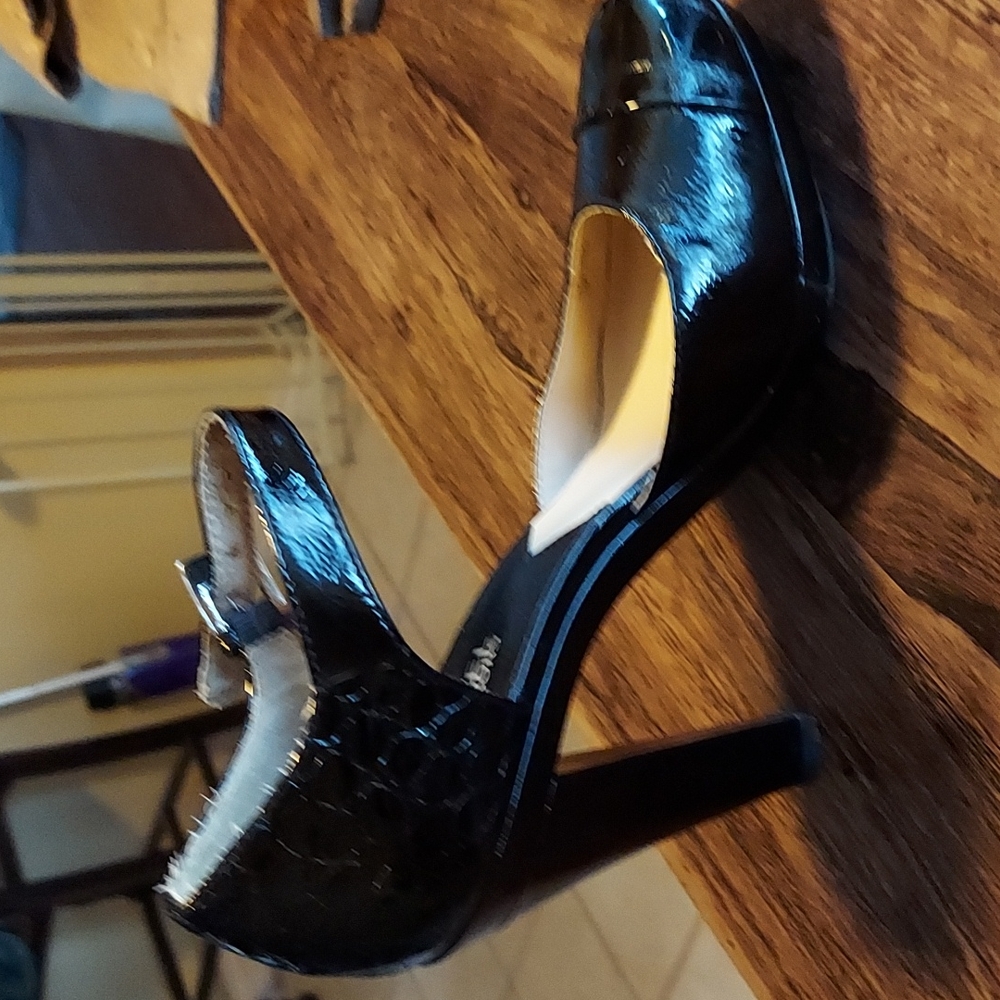 Size 81/2 black patent leather heels